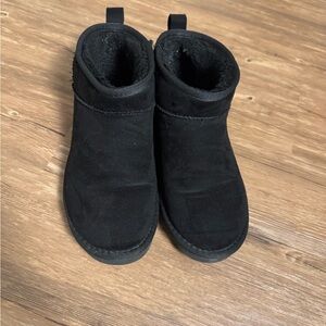 Women's Black Slippers